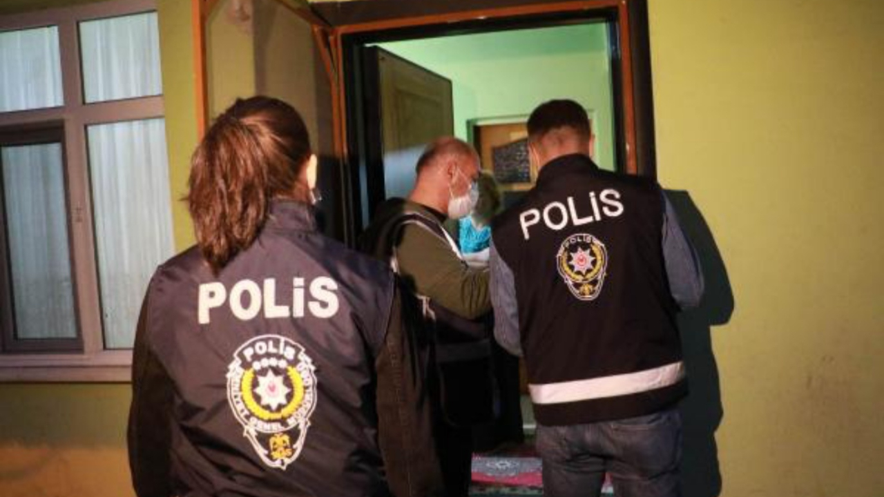 Kadınlar kamyonun önüne yatıyor, erkekler ise...
