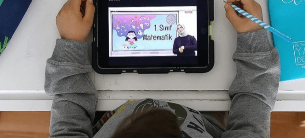 AK Parti'den öğrencilere tablet desteği