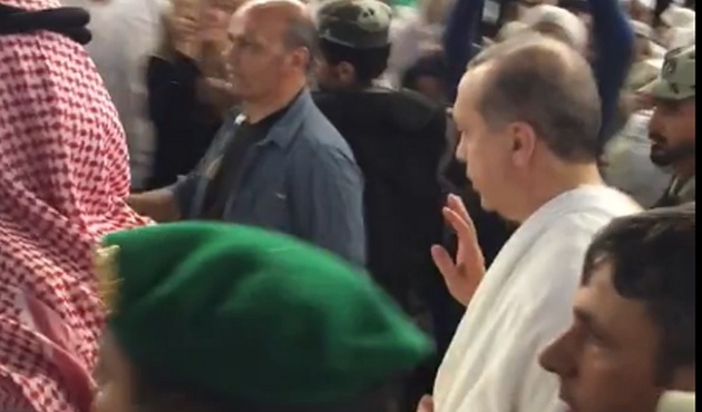Cumhurbaşkanı Erdoğan umrede böyle görüntülendi!