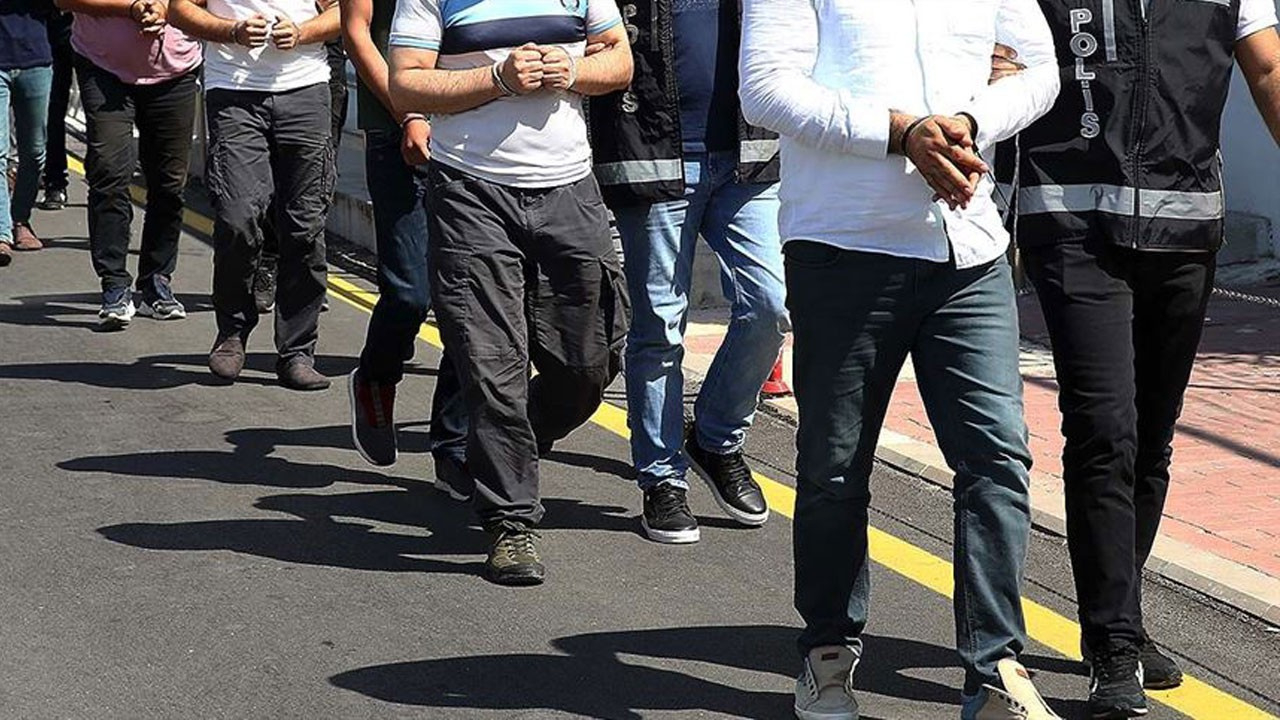 FETÖ'cü akademisyenlere operasyon
