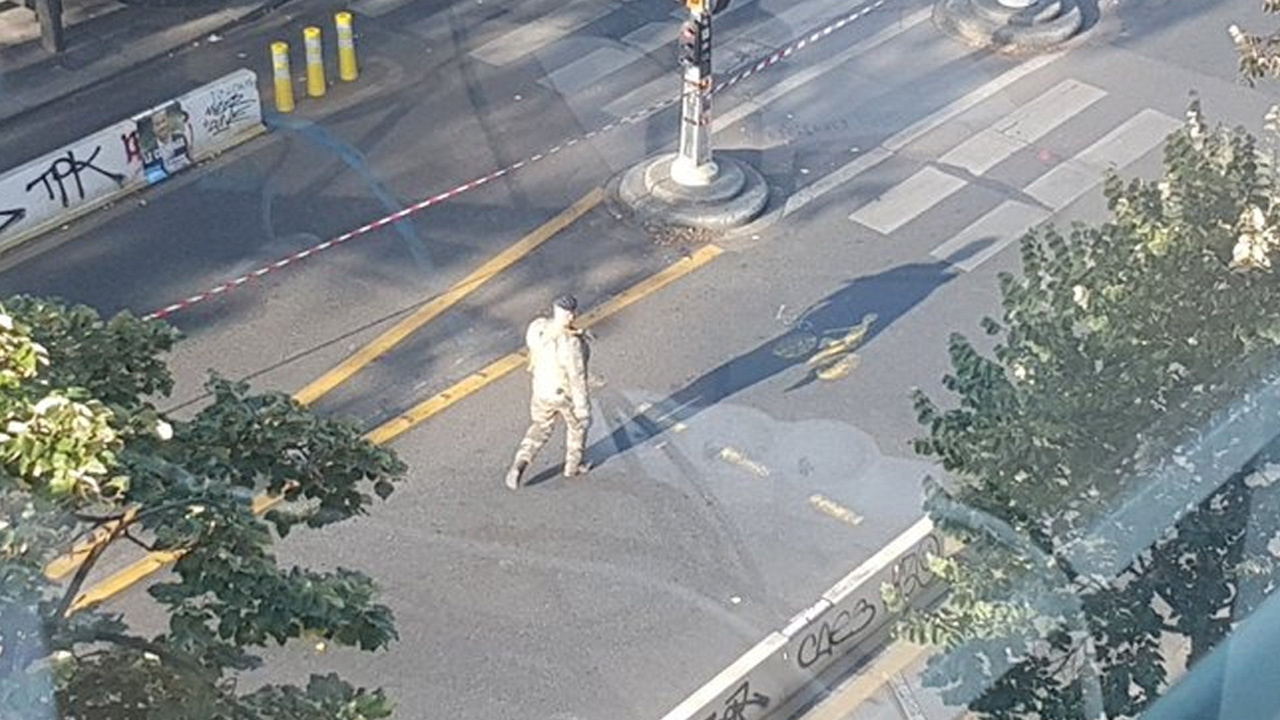 Charlie Hebdo'nun eski binası yakınında bıçaklı saldırı!