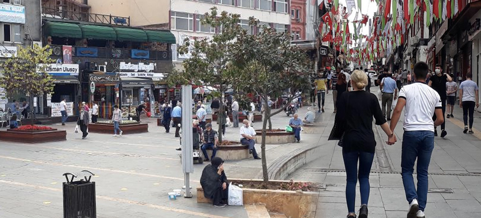 Giresun’da yürürken sigara içmek yasaklandı!