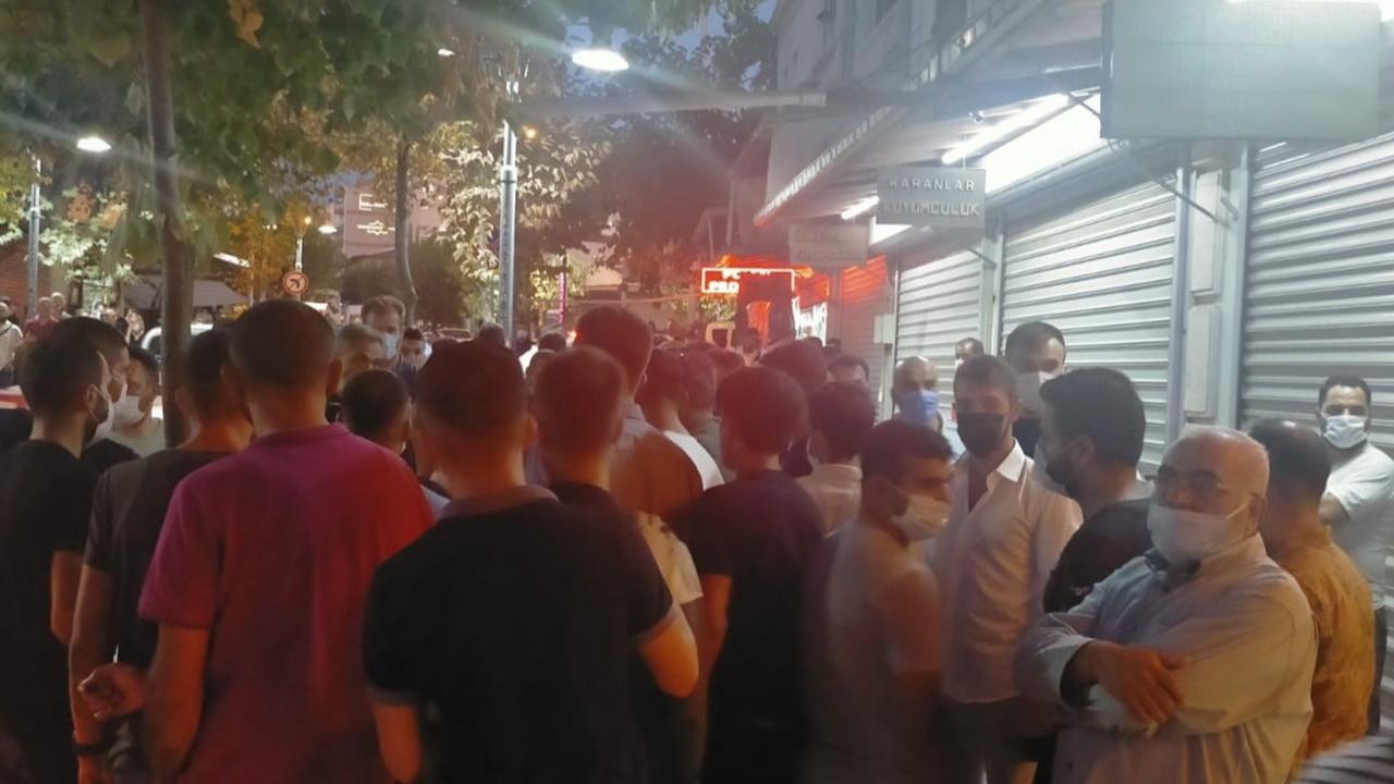 Paralarını vermeyen kuyumcuları linç etmek istediler