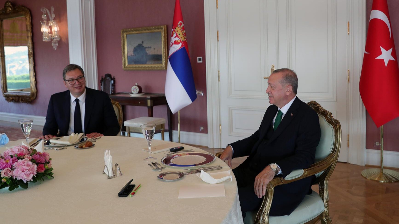 Sırbistan Cumhurbaşkanı Vucic insanlık gördü