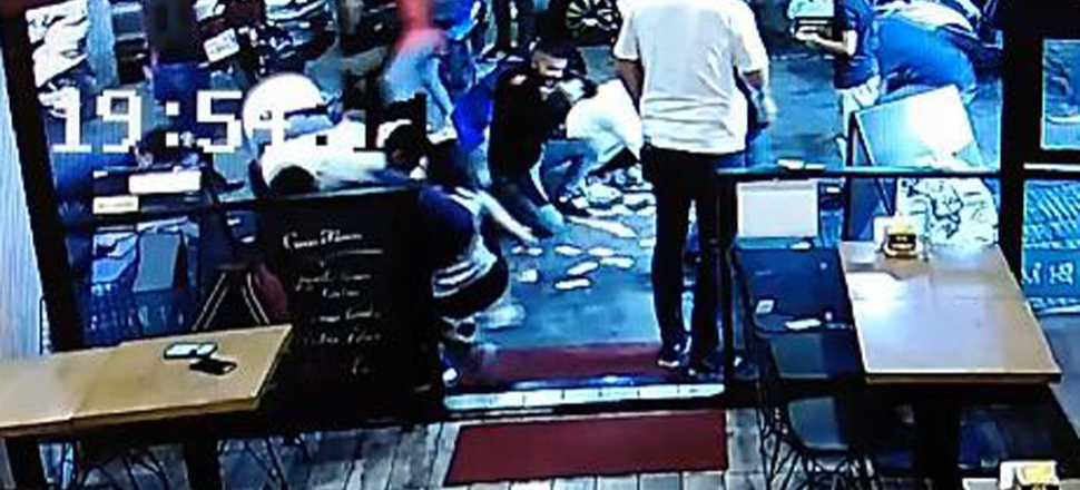 Erzincan'da sokakta para yağmuru!