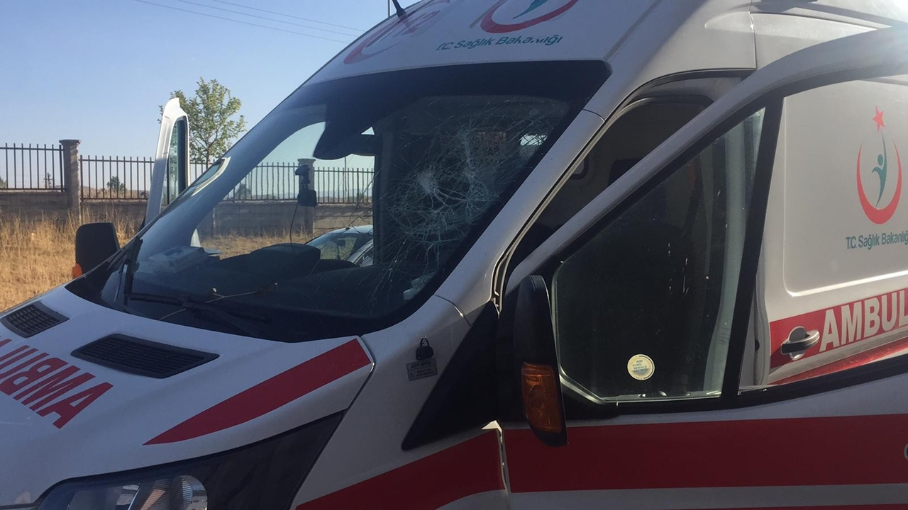 Bingöl'de 112 görevlilerine saldırı