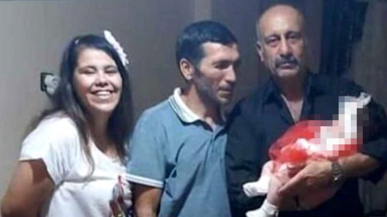 Kocası ve sevgilisiyle aynı karede