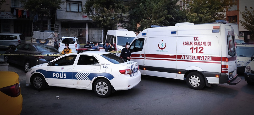 Şişli'de bir kişi börekçiden aldığı bıçakla cadde üzerinde tartıştığı kişiyi öldürdü!