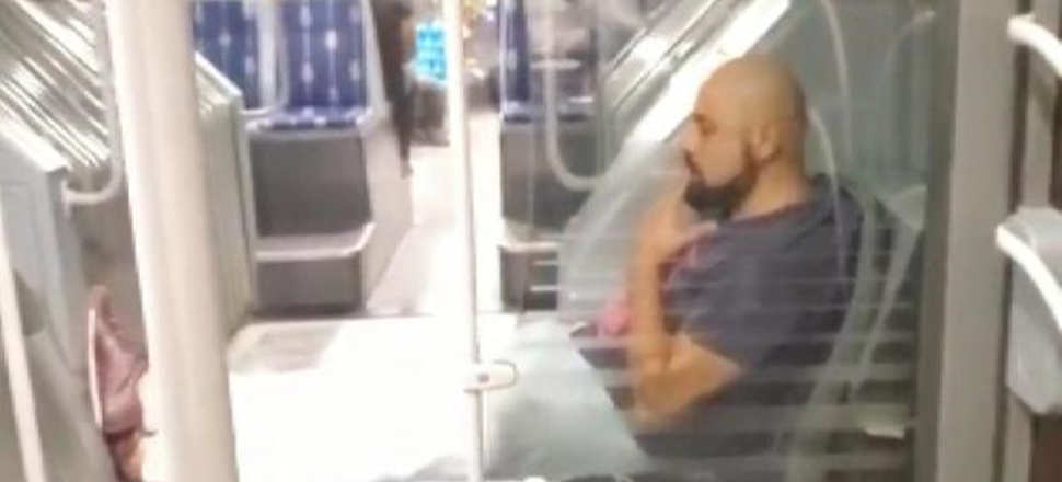 Hem maske takmadı hem de sigara içti