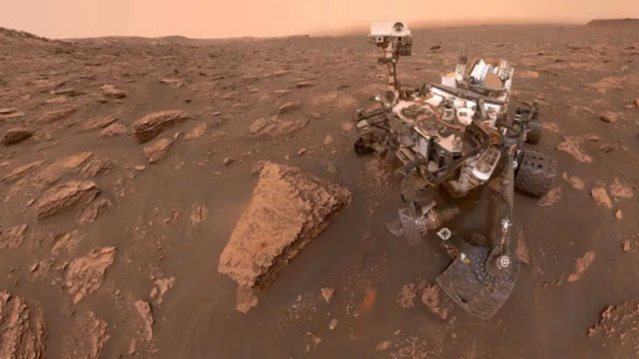 Uzaylılar Mars ve Ay'da olabilir!
