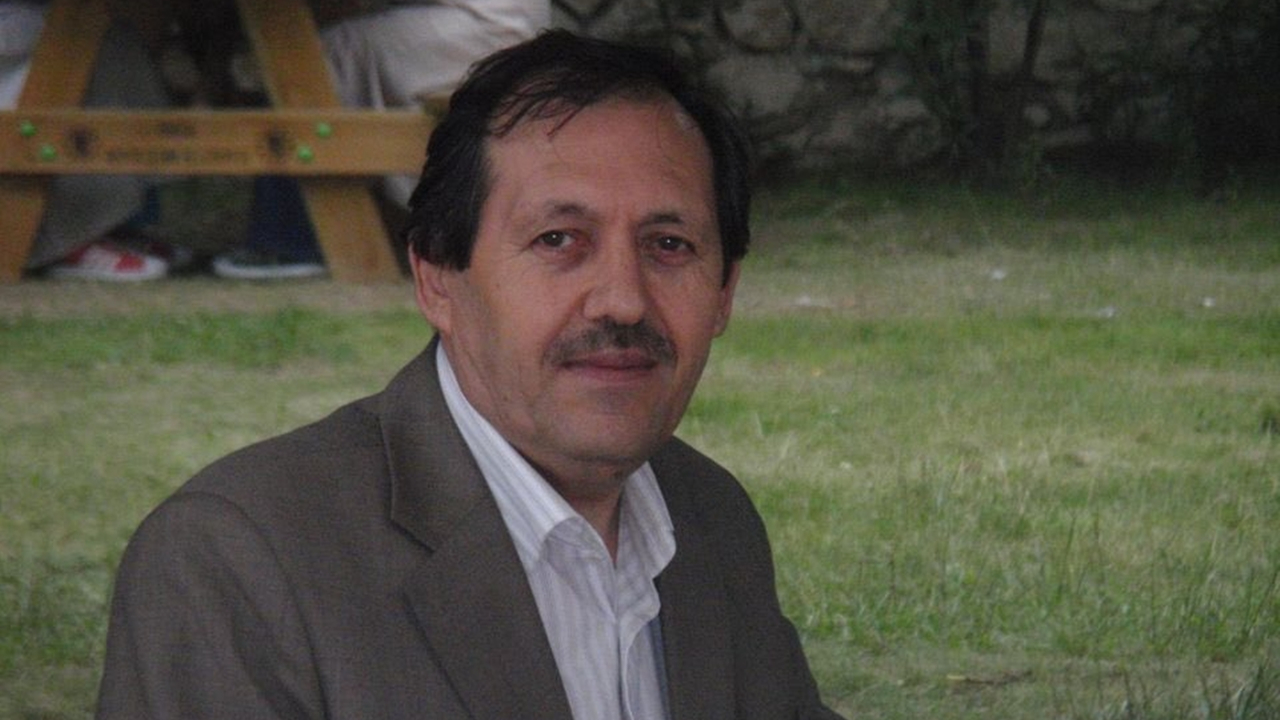 Yazar ve akademisyen Mahmut Kınık hayatını kaybetti