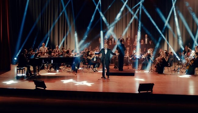 Haluk Levent'ten muhteşem İzmir Marşı yorumu!
