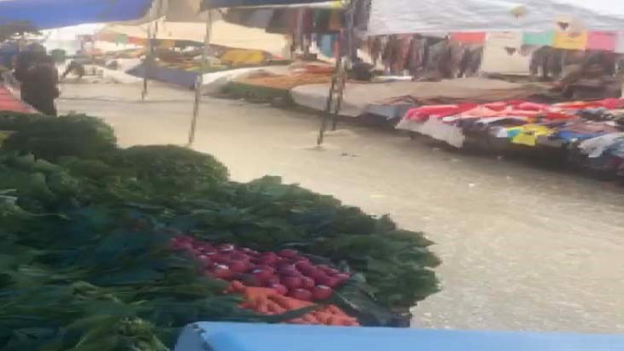 Arnavutköy semt pazarı sele teslim