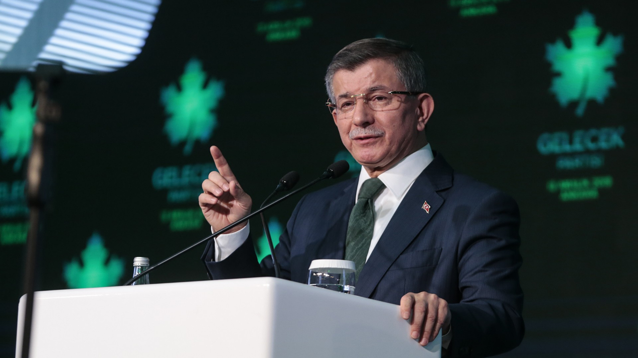 Davutoğlu'na İzmir'de büyük şok!