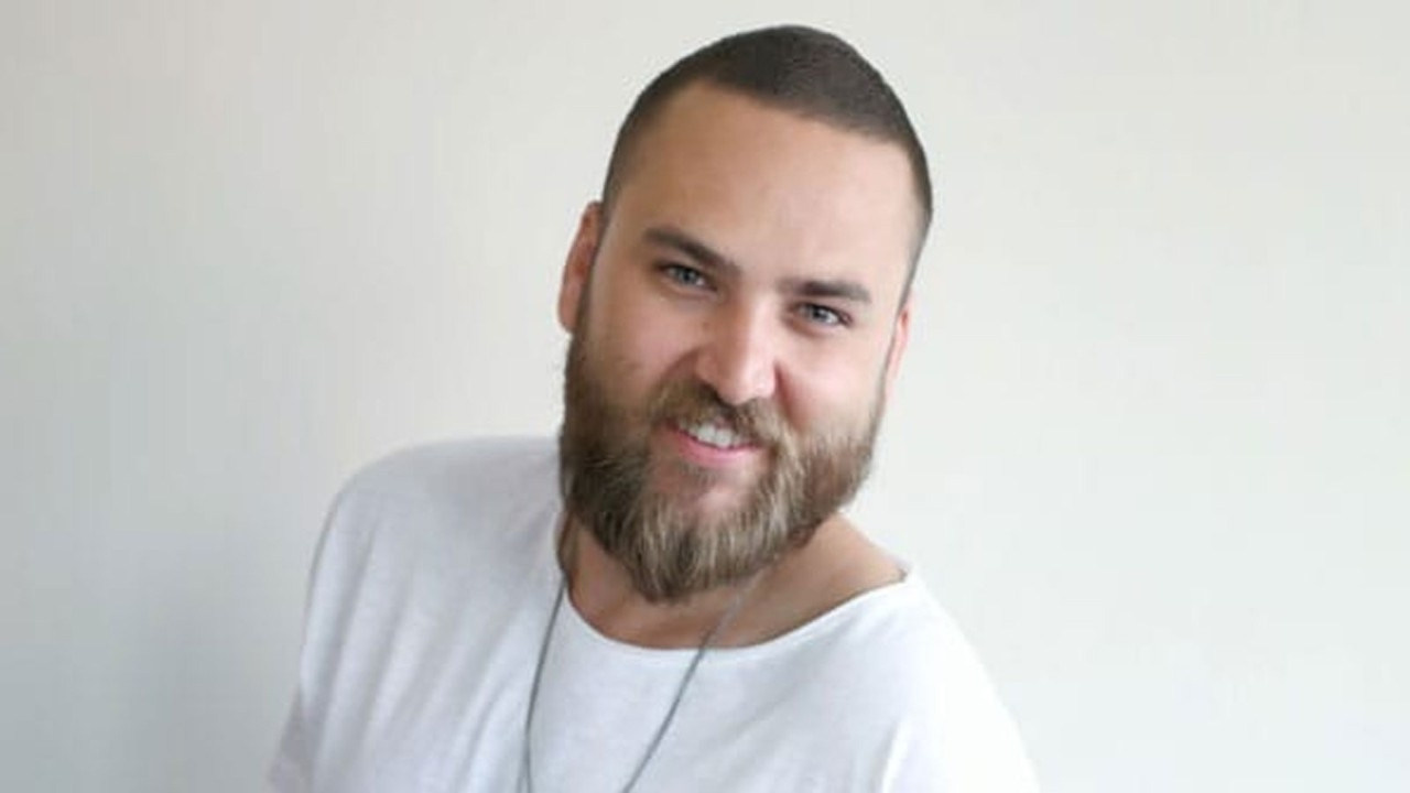 Genç şarkıcı Arif Akpınar hayatını kaybetti