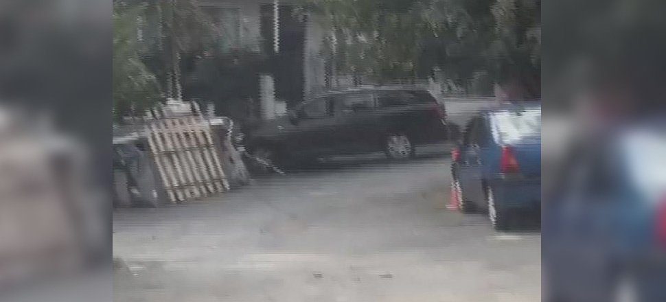 Sarıyer'de koca dehşeti! Eşinin sığındığı baba evine aracıyla defalarca çarptı!