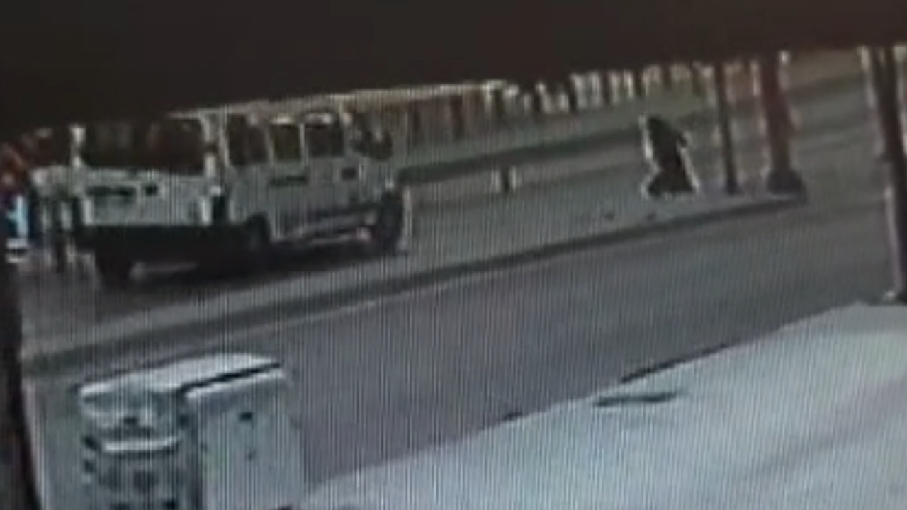 Servis minibüsünün çarptığı kadın yaşamını yitirdi