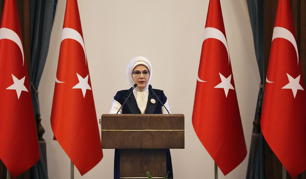 ''Kültürlerarası köprüler inşa etmek gerek''