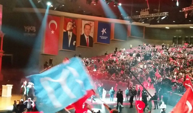 'Erdoğan posteri' rahatsız etti, MHP'nin cevabı sert oldu!