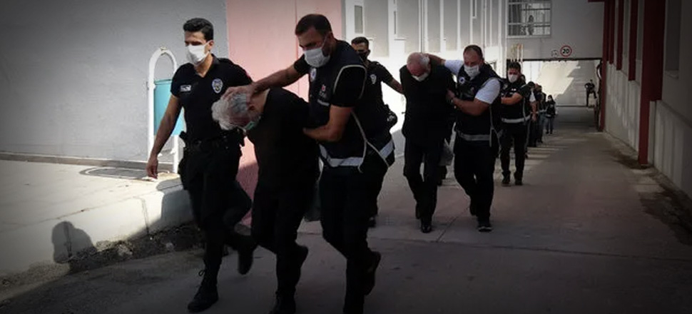 Sahte senet çetesinin akılalmaz düzeni! 'Sihirbaz', bir imza üzerinde aylarca çalışıyormuş!