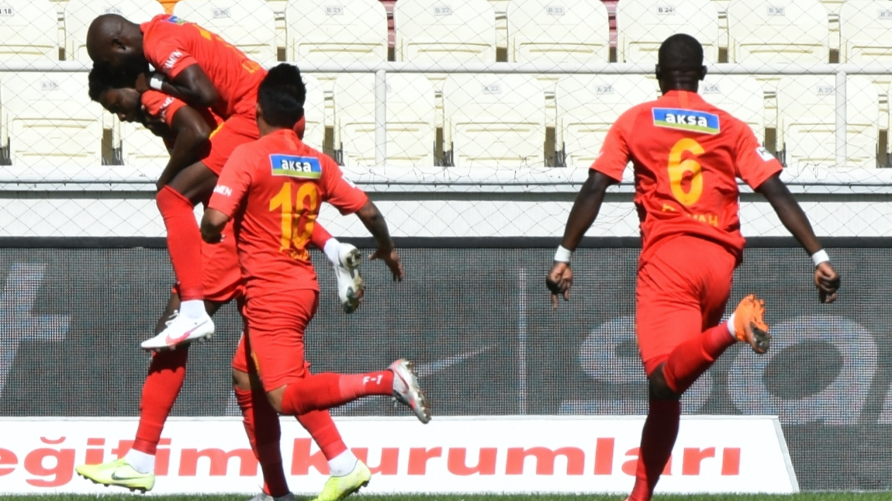 Yeni Malatyaspor Antalyaspor'u Tetteh'le geçti