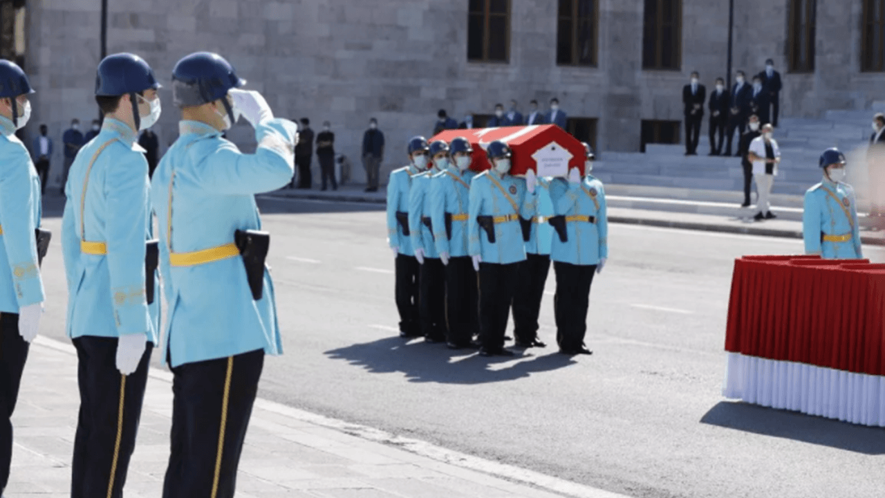 Eski bakan Zeki Ergezen için TBMM'de tören