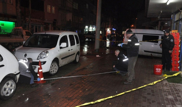 Bursa'da cadde ortasında silahlı ve baltalı kavga VİDEO