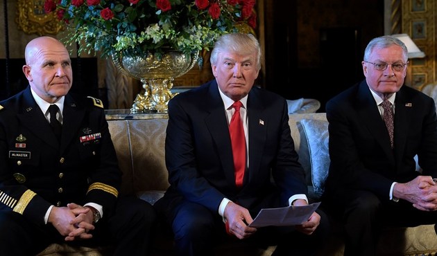 Donald Trump'ı bu kez generalin yanında trollediler! / VİDEO