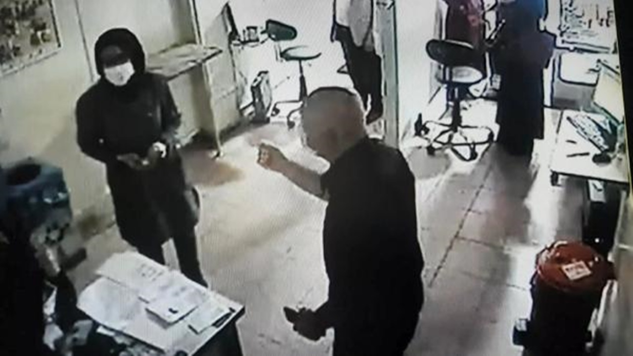 Gözleri kızaran koronalı hastaneye gitti