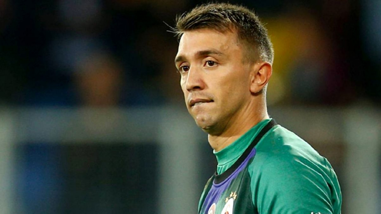 Galatasaray, Fernando Muslera'nın lisansını çıkarttı