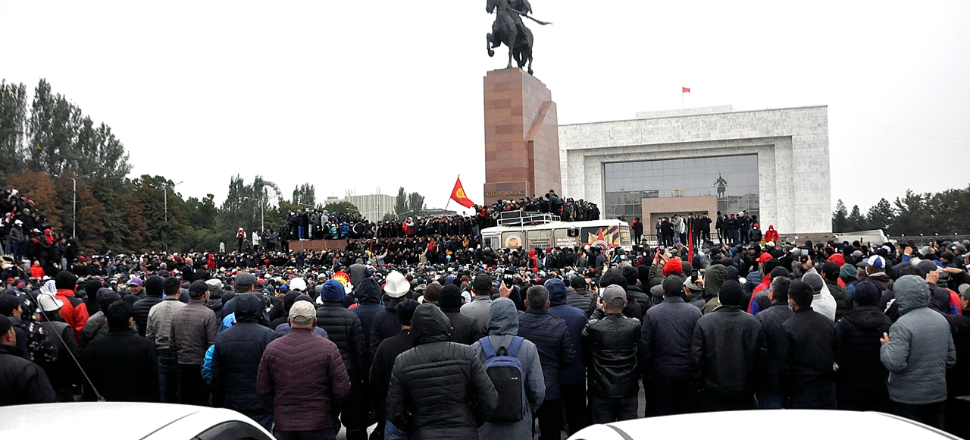 Başbakan ve Meclis Başkanı istifa etti