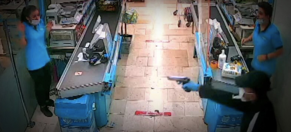 Markette kasiyere silah doğrultup, 2 bin lira alan zanlı yakalandı!