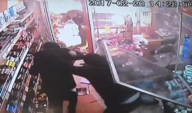 Markette yaşananlar güvenlik kameralarına yansıdı...