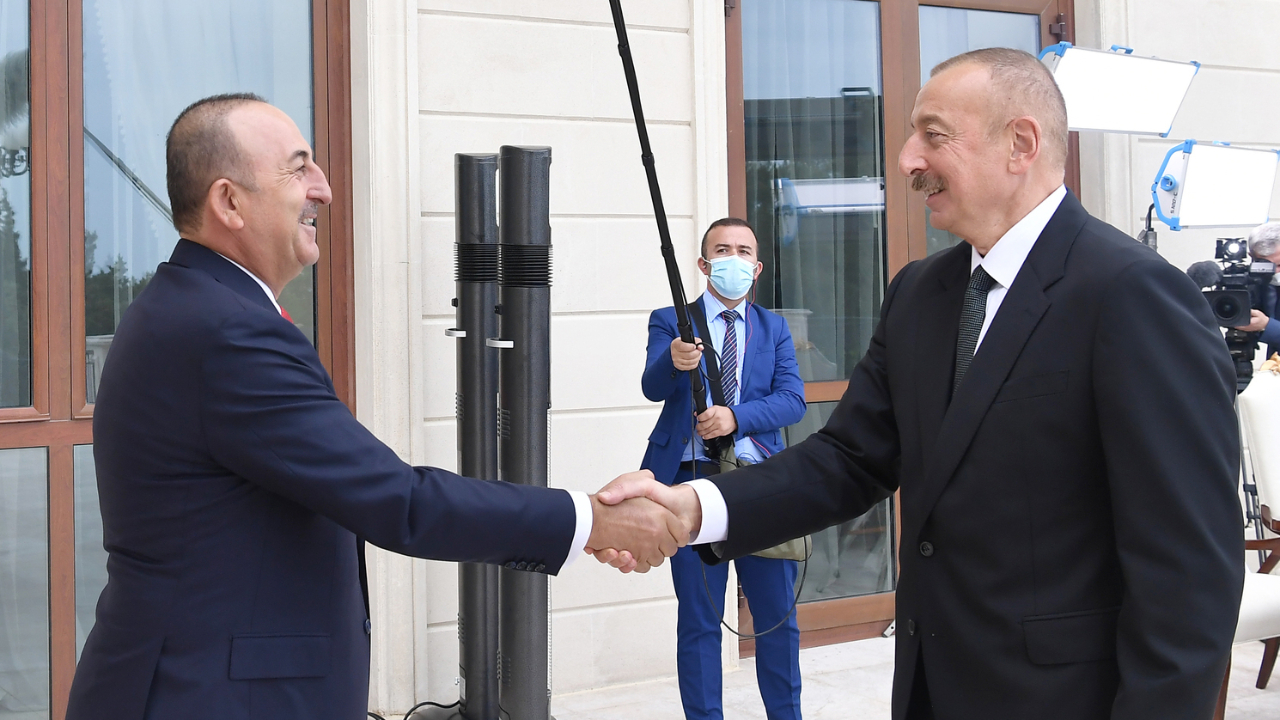 Bakan Çavuşoğlu'ndan sürpriz Bakü ziyareti