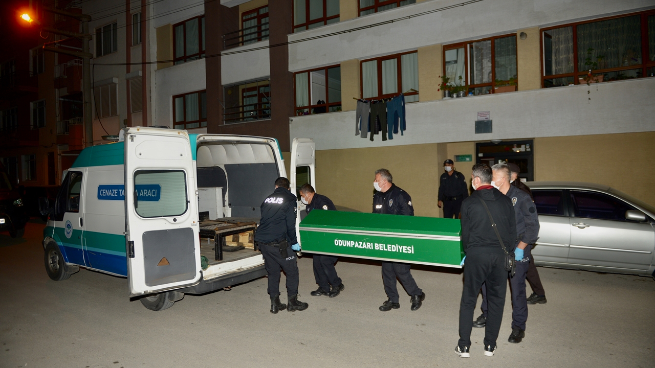 Ortağını başından vurarak öldürdü