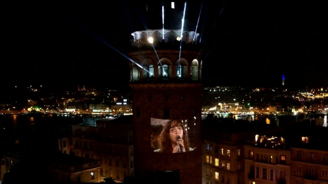 Galata Kulesi muhteşem bir şovla yeniden açıldı