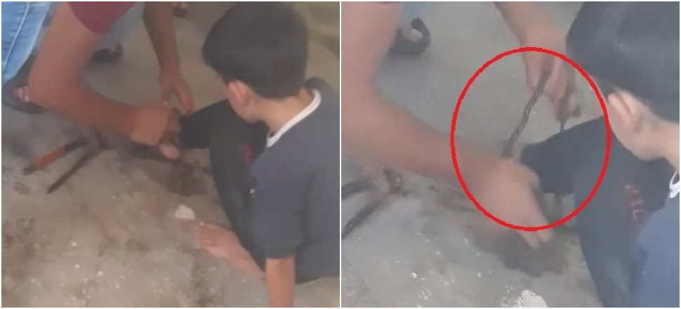 Ayağından zincirlediği oğlu yanarak ölüyordu