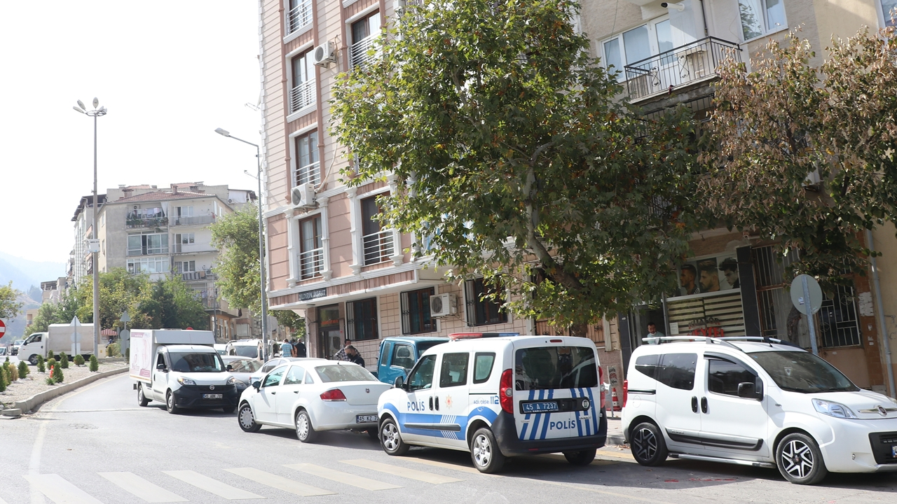 Gelin, kaynanasını sırtından bıçakladı