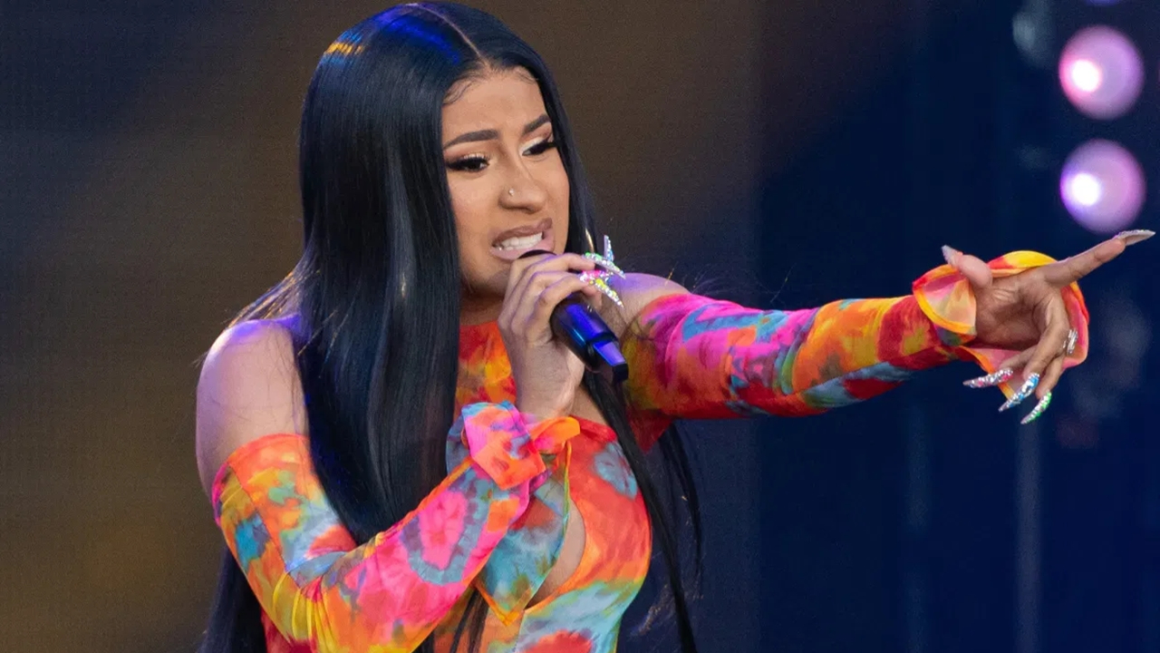 Cardi B, Azerbaycan'dan özür diledi