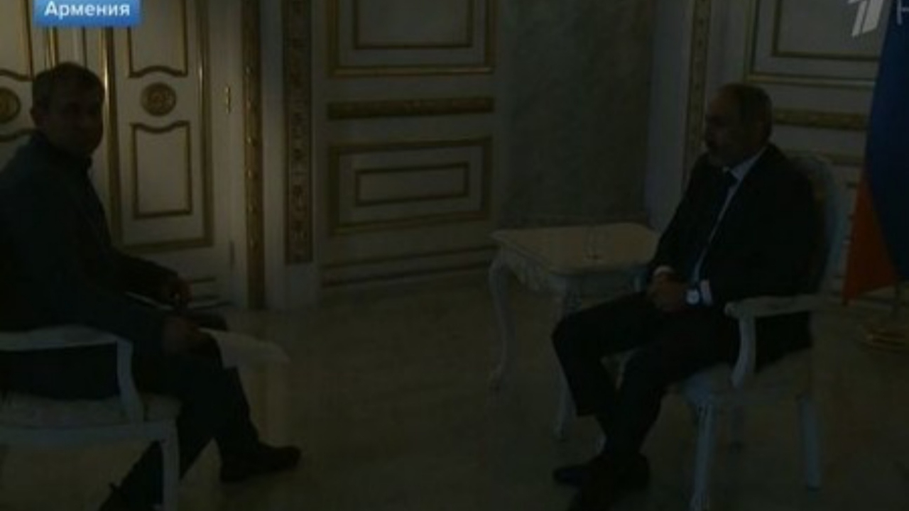 Türkiye aleyhinde konuşurken karanlığa gömüldü