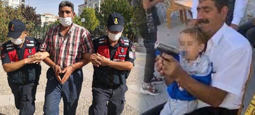 2 yaşındaki bebeğin eline silah verip ateş ettirdi!