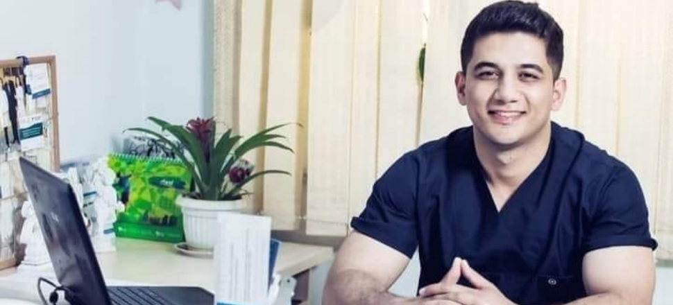 Yaralılara yardım eden doktoru şehit ettiler