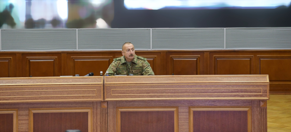 Başkomutan Aliyev üniformayı giydi