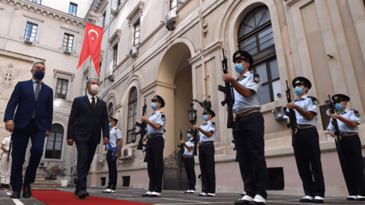 Bakan Akar İtalyan mevkidaşıyla görüştü