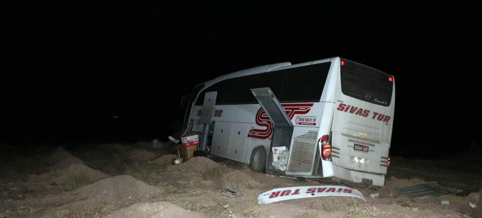 Yozgat'ta yolcu otobüsü şarampole yuvarlandı