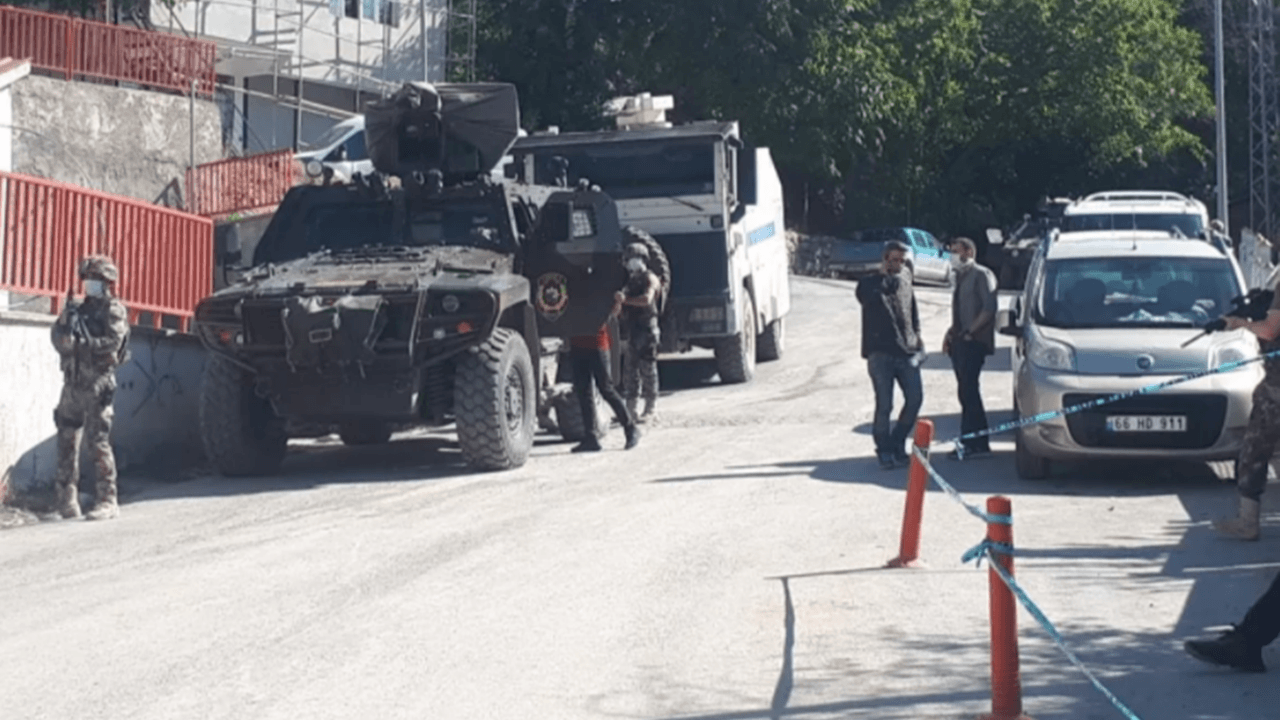 Çukurca'da iki erkek cesedi bulundu