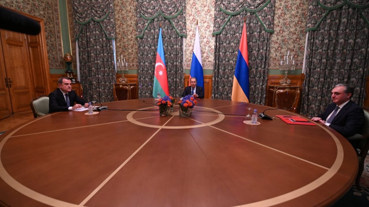Azerbaycan ve Ermenistan, Moskova'da bir araya geldi