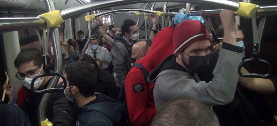 İstanbul'da otobüste sosyal mesafesiz yolculuk