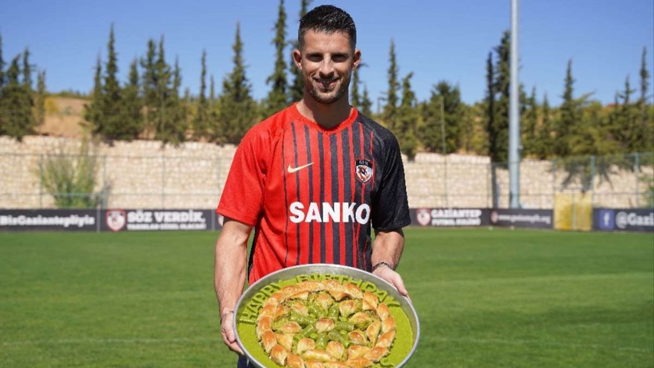 Transferi baklava ile duyurdu, rekor kırdı!