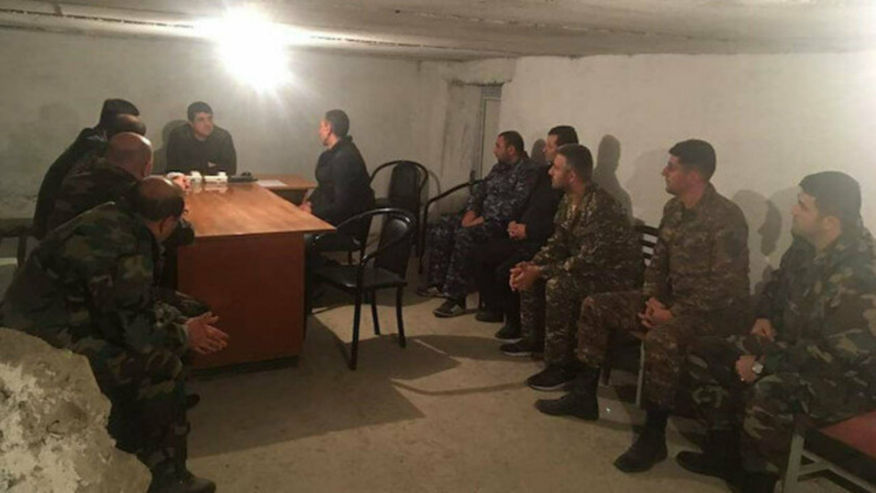 Harutyunyan ve komutanlar sığınakta